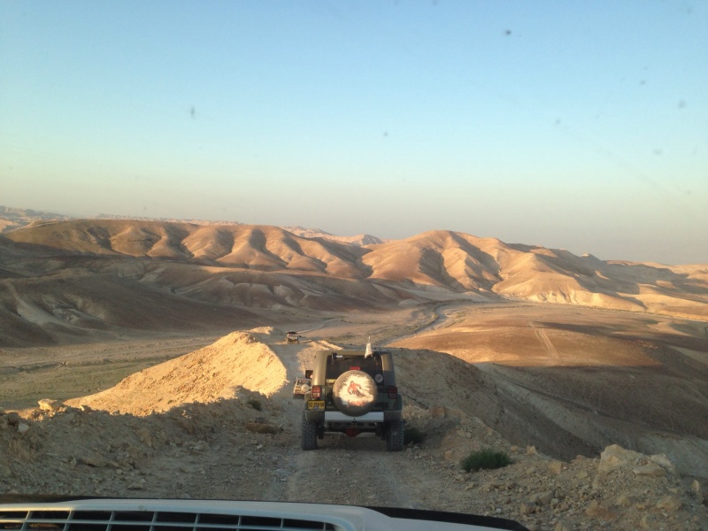 קובץ:היילקס במדבר והנוף בסכיני הנאקה.jpg