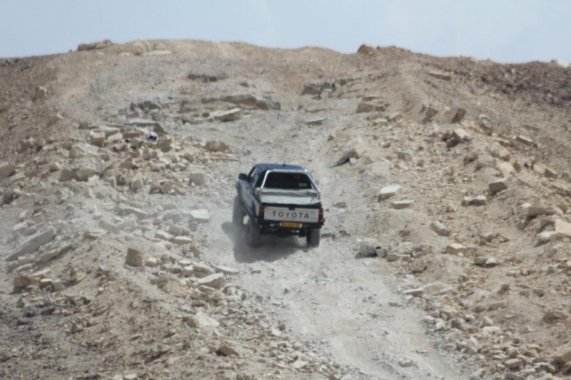 קובץ:היילקס במעלה הר קומות בדרום.jpg