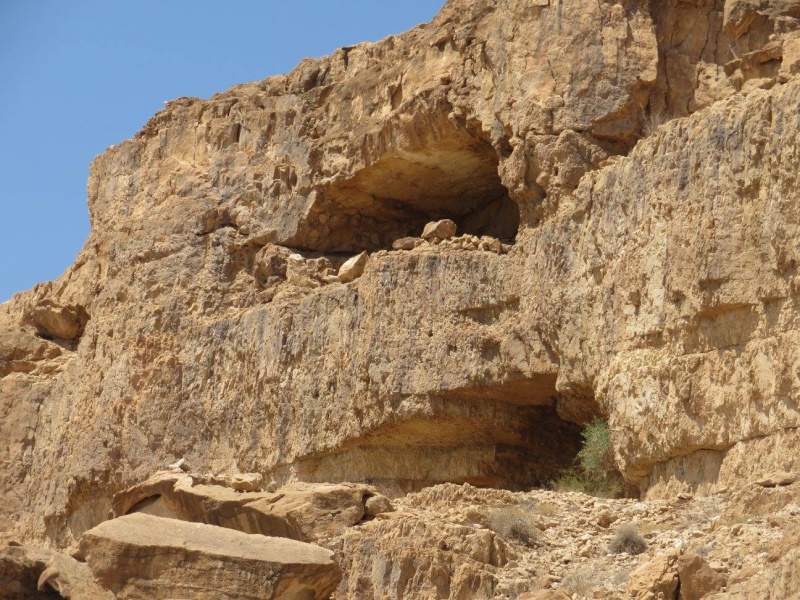 קובץ:זוגמערותאבנת.jpg