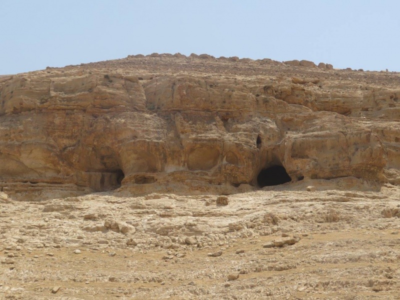 קובץ:מערהמתחתלראשיידה.jpg