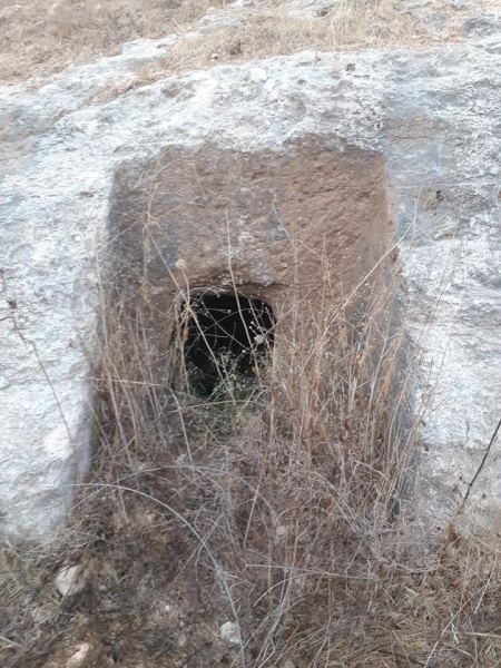 קובץ:מערתעיןעמיר.jpg