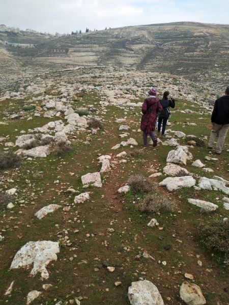 קובץ:שרידי הדרך מעבר מכמש.jpg