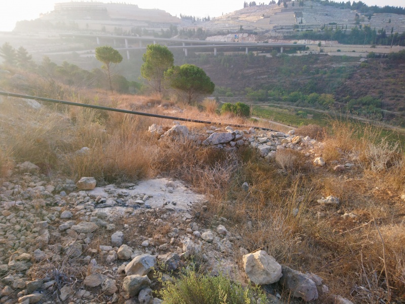 קובץ:שרידי חפירות.JPG