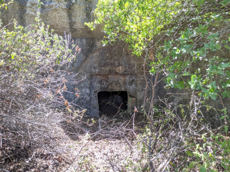 קובץ:Har giora burial cave2.jpg