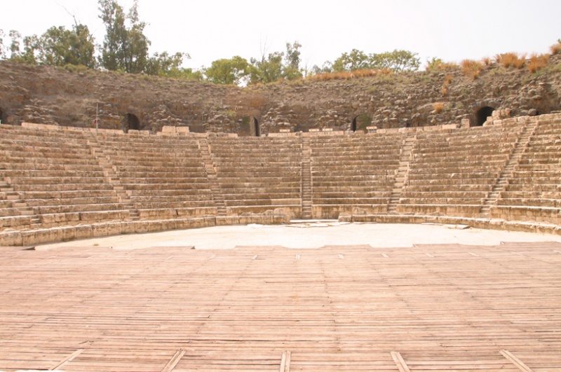 קובץ:Theater3.jpg